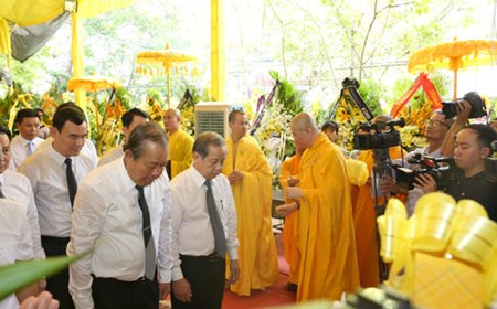 Phó Thủ tướng Trương Hòa Bình viếng Hòa thượng Thích Đức Phương